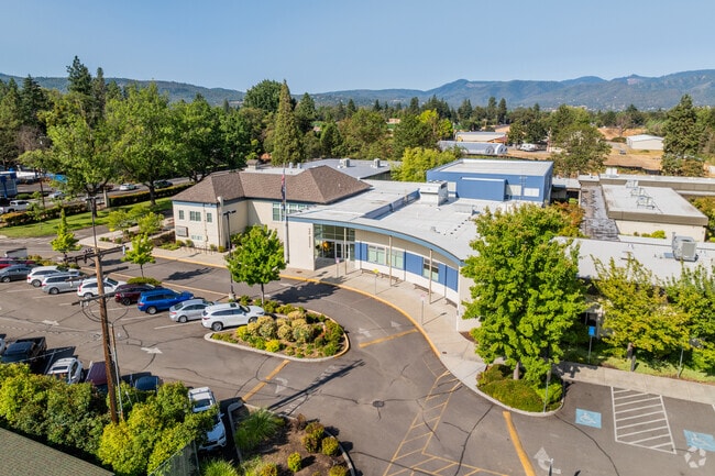 Oak Grove Elementary School offers excellent education in Medford.