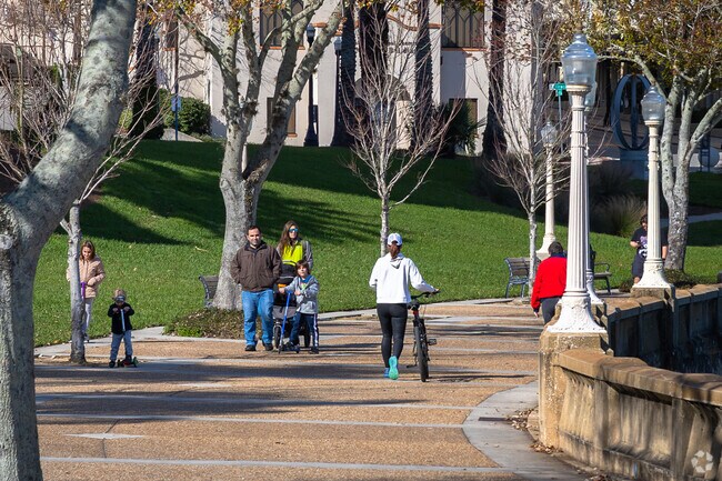 Walk along the promenade next to Lake Mirror in Downtown Lakeland.