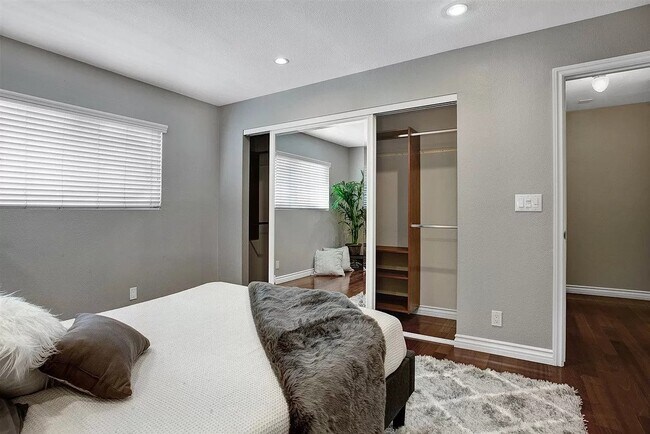 2319 Curlew St unit 2, San Diego, CA 92101 - photo 2