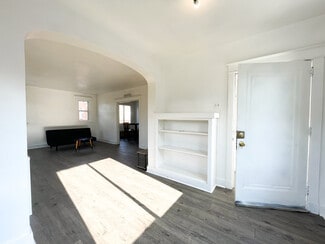 5724 Beacon St, Pittsburgh, PA 15217