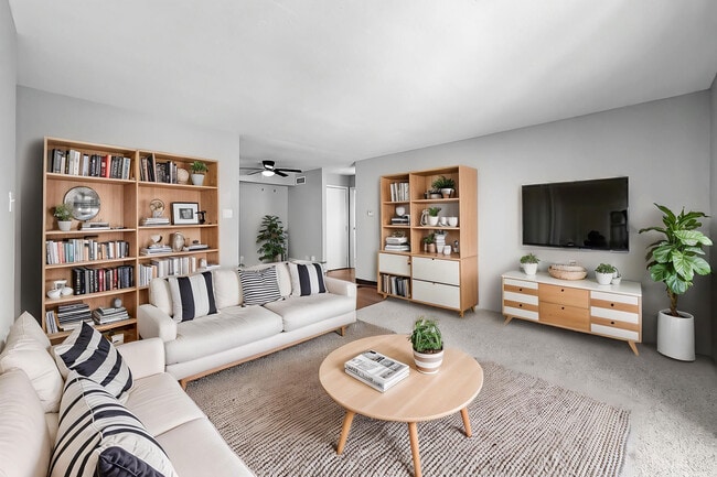 Park @ Nine23, Cedar Falls, IA 50613 - photo 2