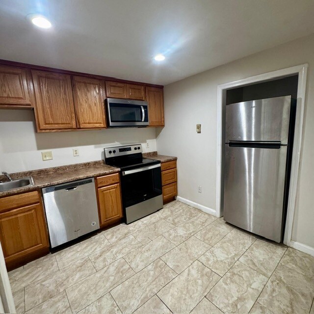 11 Gibbs St unit 25, Worcester, MA 01607 - photo 2