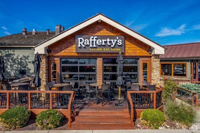 Rafferty's restaurant & bar has delicious food an many tv's for you to enjoy though KY sports.
