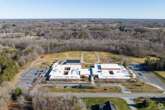 Piney Grove Elementary has received an overall grade of B from Niche.