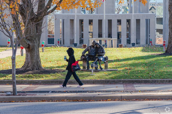 Hillcrest is near downtown Owensboro where you can explore beautiful green spaces.