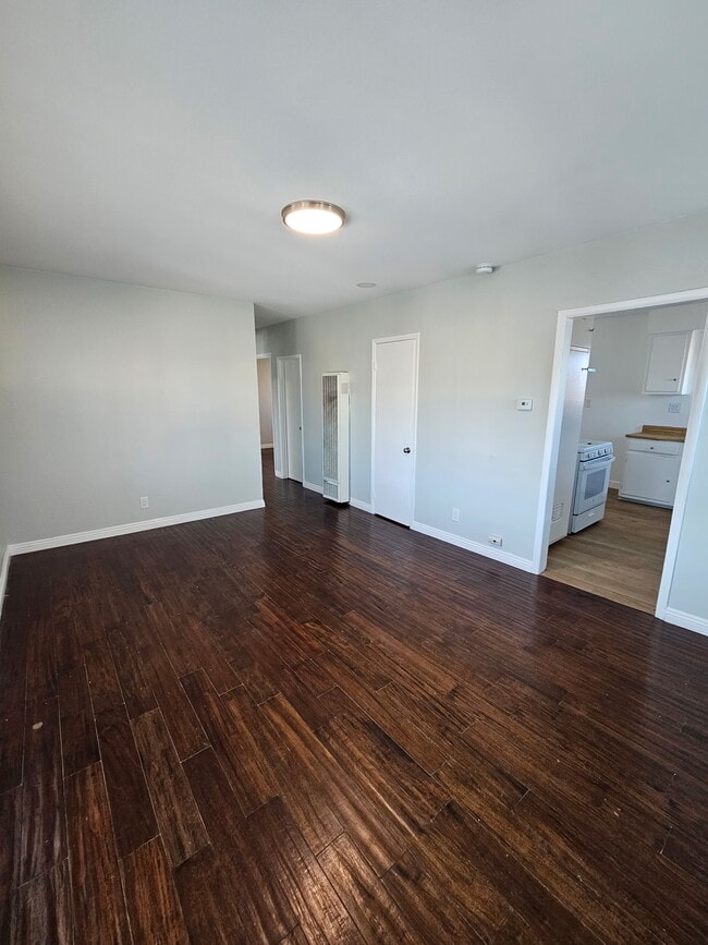 1215 E 15th St Unit 1215 in a half, Long Beach, CA 90813