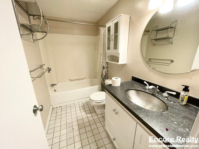 73 Gainsborough St unit 202W, Boston, MA 02115 - photo 7