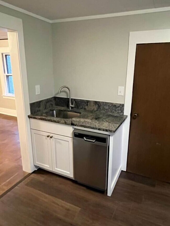 1826 5th St unit 2, Wyandotte, MI 48192 - photo 3