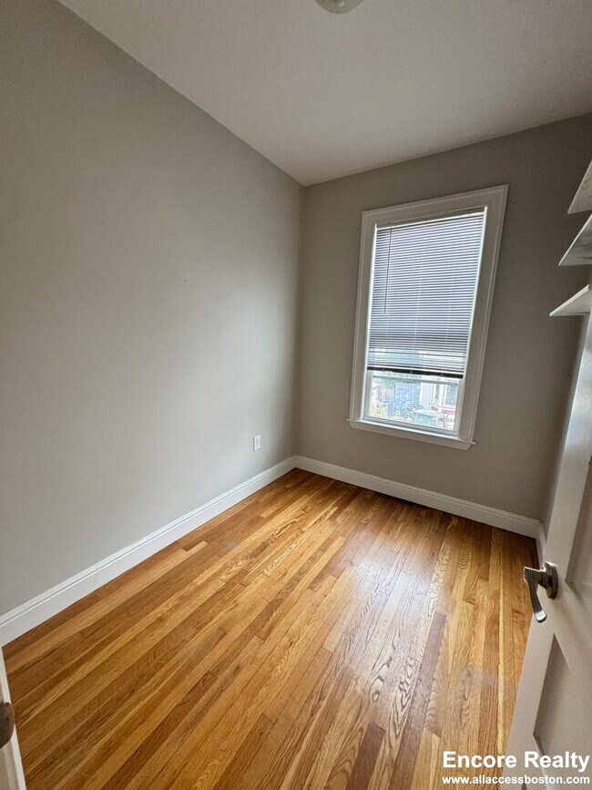 13 Pleasant St unit 8, Cambridge, MA 02139 - photo 6