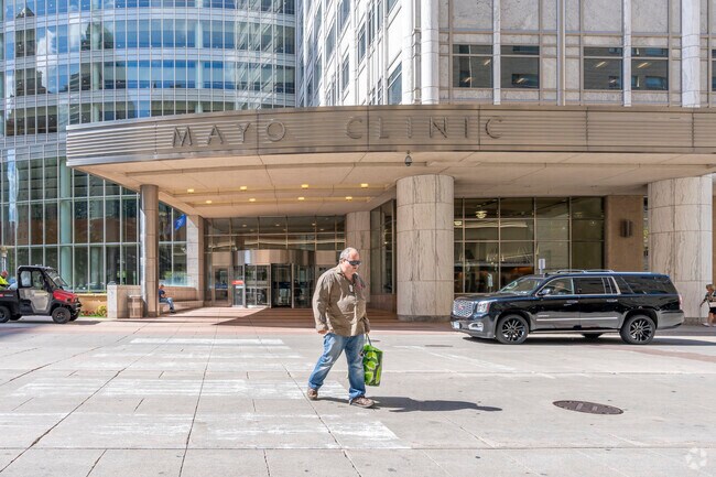 The Mayo Clinic is central to Rochester, employing over 40,000 residents.