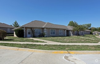 408 SE 7th St, Oak Grove, MO 64075