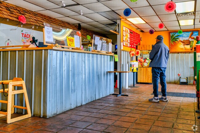 Grab some great tasting Mexican food - fast, at Tacos E Mas in Old Everett.