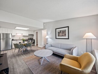 15187 Olivewood Dr, Sterling Heights, MI 48313