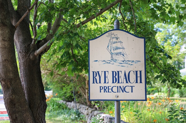 The town of Rye is rich in history and natural beauty, blending centuries-old landmarks with stunning coastal landscapes along New Hampshire’s scenic shoreline.