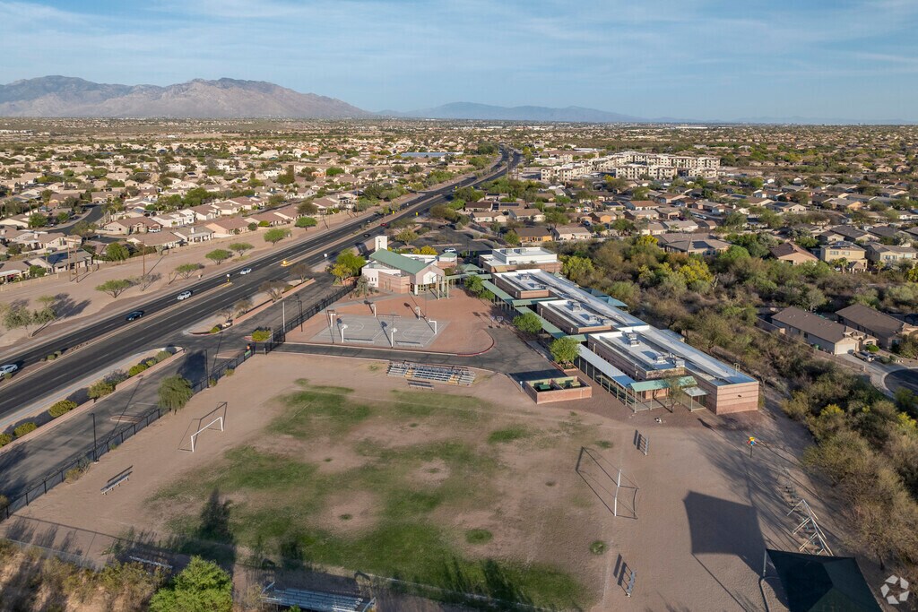 Tucson’s Redeemer Lutheran School is part of the Redeemer Evangelical Lutheran Church.