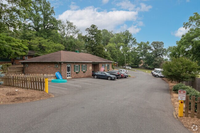 Kenwood School has a Wonderful, welcoming environment in Annandale.