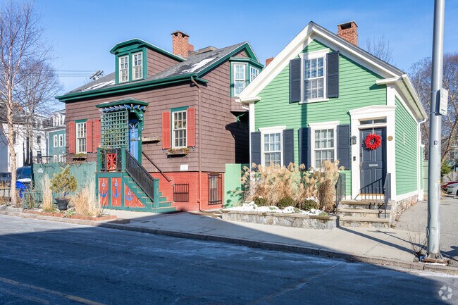 College Hill features stunning historic colonial homes that reflect the neighborhood's vibe.