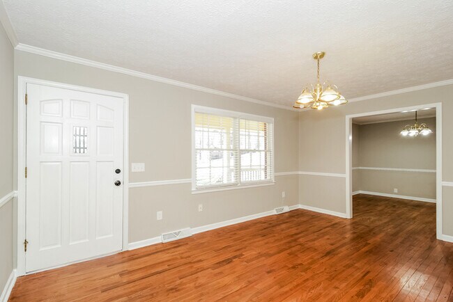 302 Ridgedale Dr SE, Silver Creek, GA 30173 - photo 2