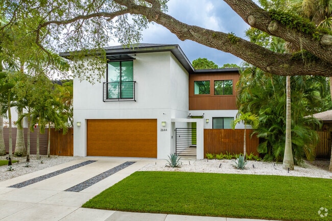 The modern homes in Arlington Park,  occupy the higher end of the areas real estate market.