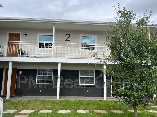 1824 Thonig Rd unit 9, Houston, TX 77055 - photo 2