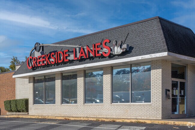 Creekside Lanes serves the bowling community in Union Ridge.