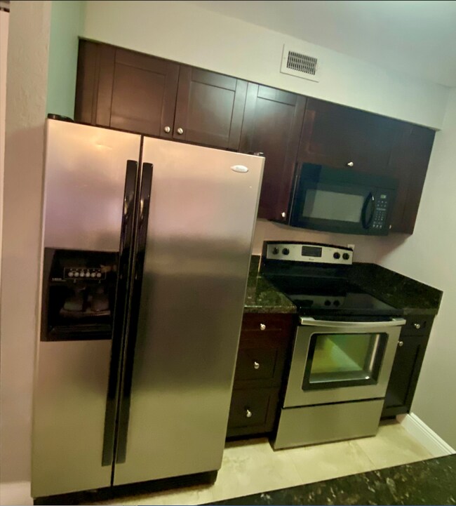 2851 N Oakland Forest Dr unit 108, Oakland Park, FL 33309 - photo 7