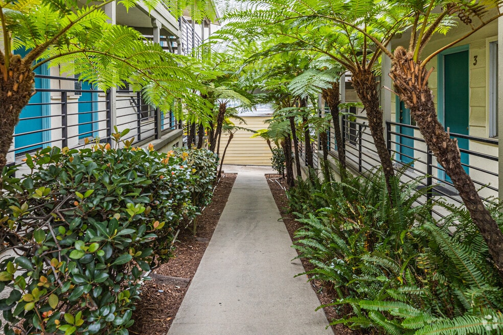 Overlook Point Apartments, San Diego, CA 92103 - photo 1
