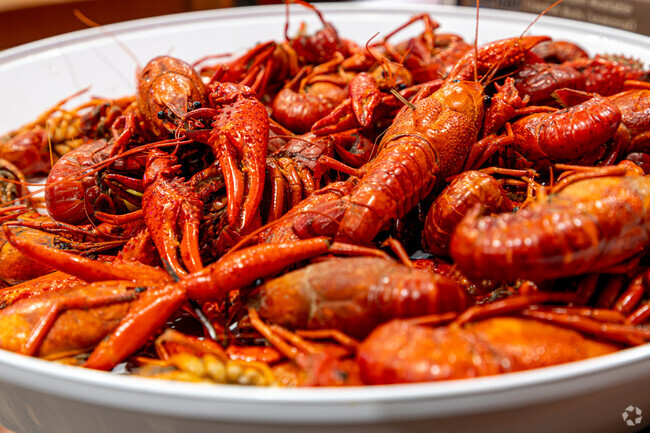 The Harbor Bar & Grill Serves Hot Boiled Crawfish in the Whitney-Cecile Neighborhood of Metairie