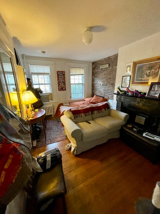58 S Russell St unit 2, Boston, MA 02114 - photo 4