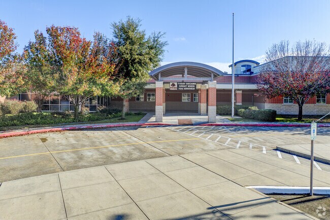 Positioned near cultural hubs, students benefit from enriched learning.