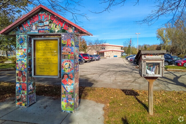 Hawthorne Elementary School a unique and stylish sign for their school.