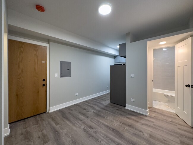 503 W Belmont Ave unit A03C, Chicago, IL 60657 - photo 6