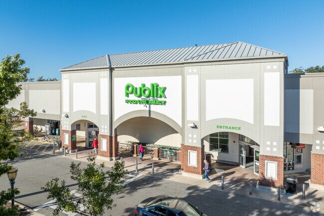 The local Publix makes for a quick grocery stop just west of Northeast Neighbors.