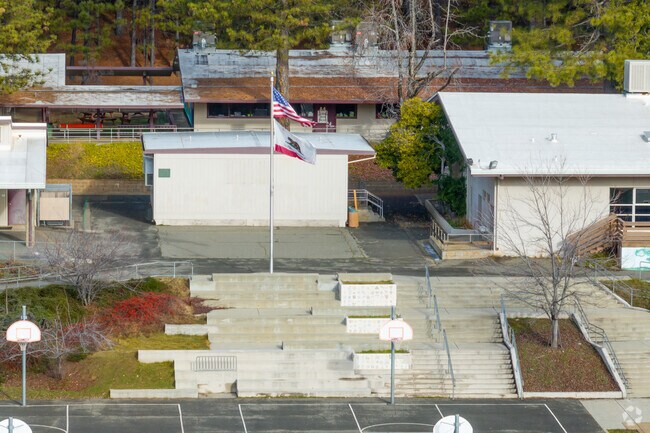 The student -teacher ratio at Gold Oak Elementary is 20 to 1.