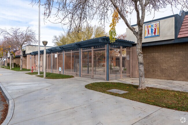 At Cimarron Elementary, 40% of students scored at or above the proficient level for reading.