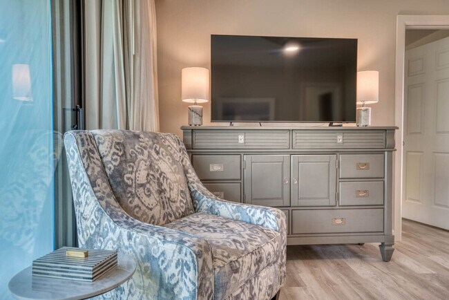 600 Neapolitan Way unit ID1226382P, Naples, FL 34103 - photo 4