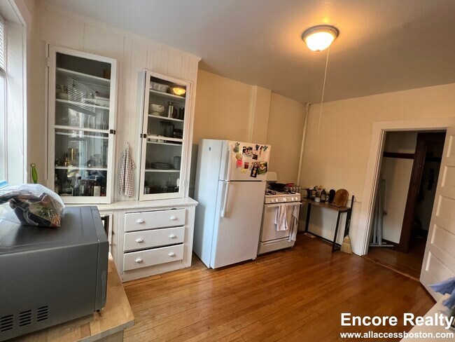 14 Centre St, Cambridge, MA 02139 - photo 4