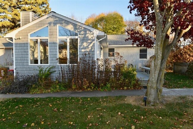 55 Vinton Ave, Cranston, RI 02920 - photo 4