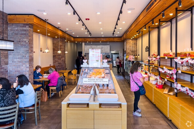 Burlingame Hills is not far from busy bakeries and diners.