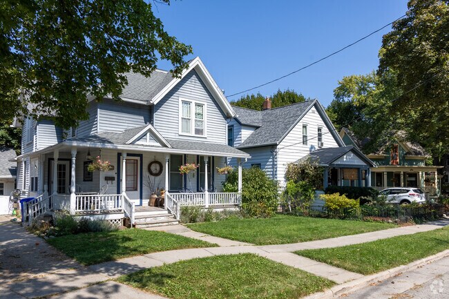 Homebuyers looking in Peabody Park can expect to spend around $166 per square foot.