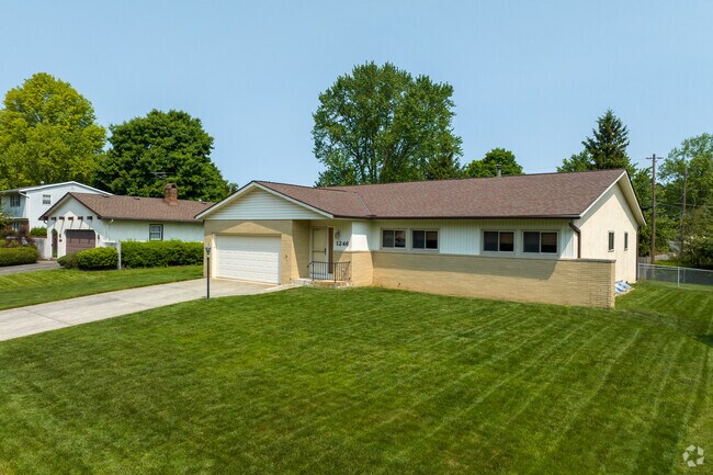 A wonderful pair ranch style homes in the Sycamore Hills neighborhood.