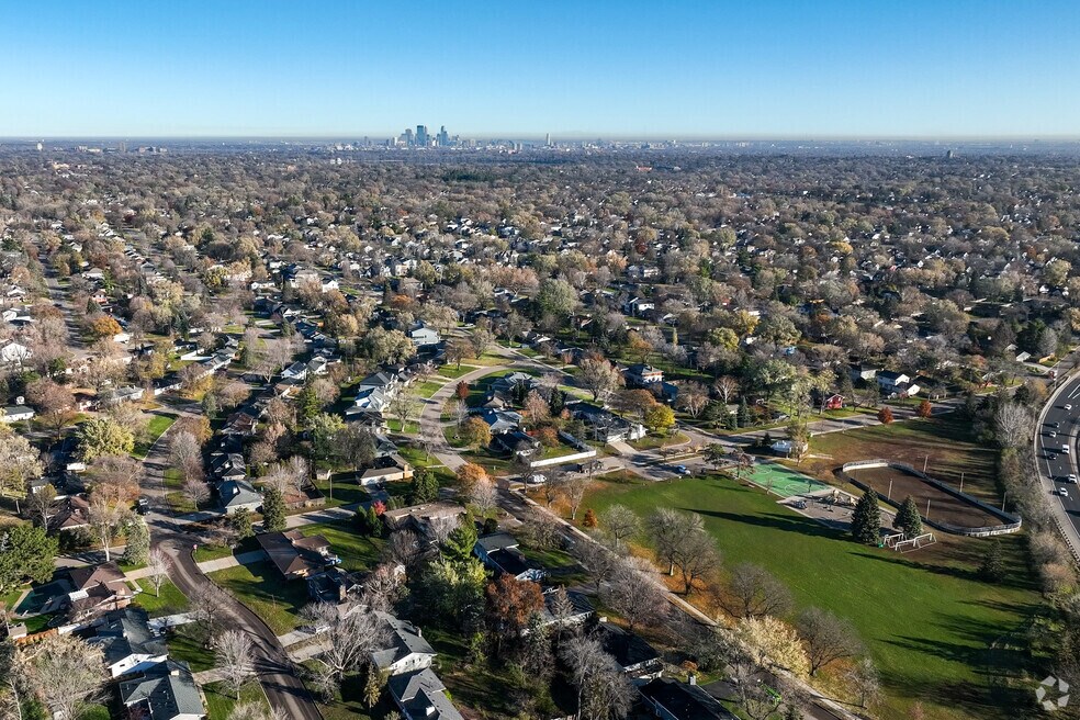 Neighborhood_StrachauerPark_V2_121123