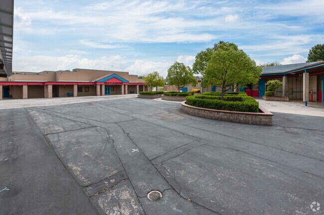 The courtyard at Highlands Elementary School in Santa Clarita, CA.