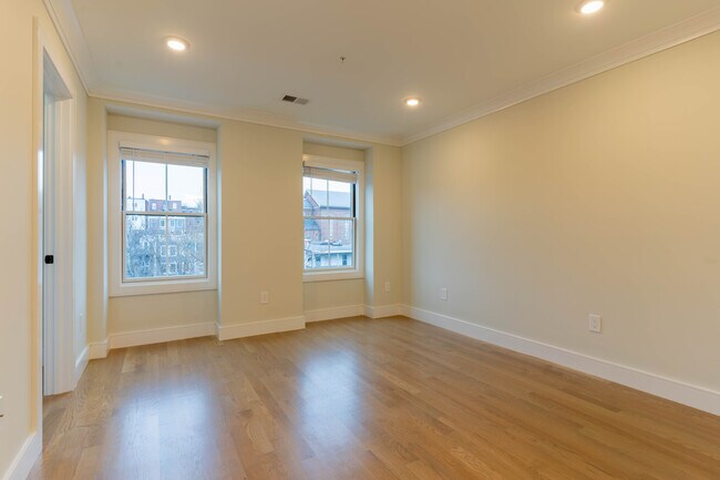 303 Maverick St unit 4, Boston, MA 02128 - photo 5