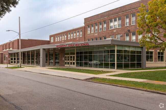 Washington Jr High School serves the Greenbush 7th and 8th graders.