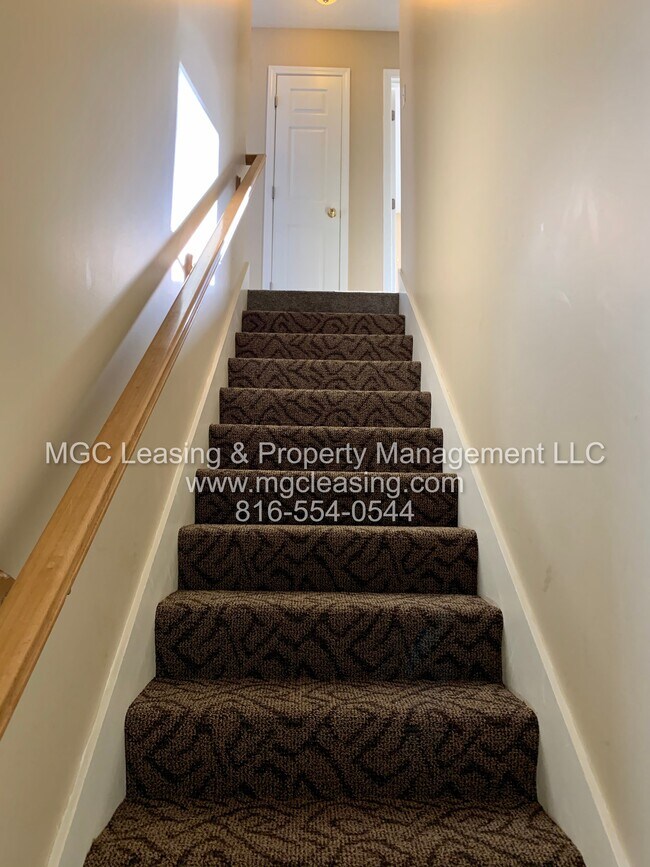 816 NE Westwind Ln, Lees Summit, MO 64086 - photo 3