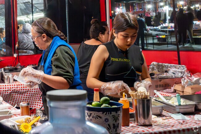 La Puente Market supports the local economy and entrepreneurship in La Puente.