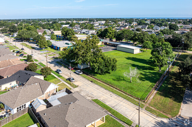 Alice Birney Elementary School is centrally located in the neighborhood.