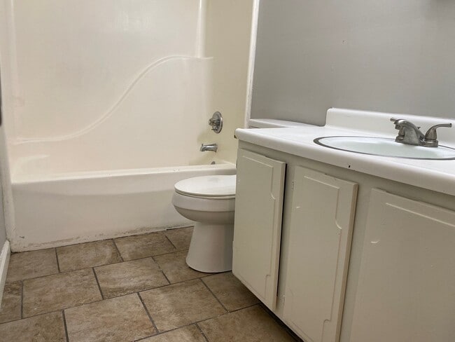 289 Greenfield Dr, Jackson, TN 38305 - photo 6