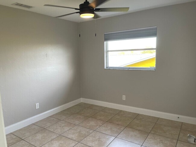 608 SE 46th Ln, Cape Coral, FL 33904 - photo 6